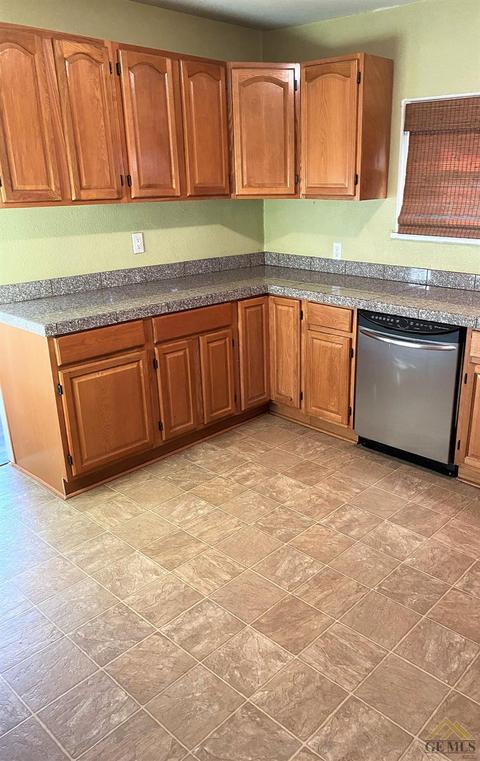 211 E St, Taft, CA 93268 photo 6