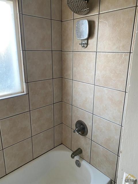 211 E St, Taft, CA 93268 photo 13