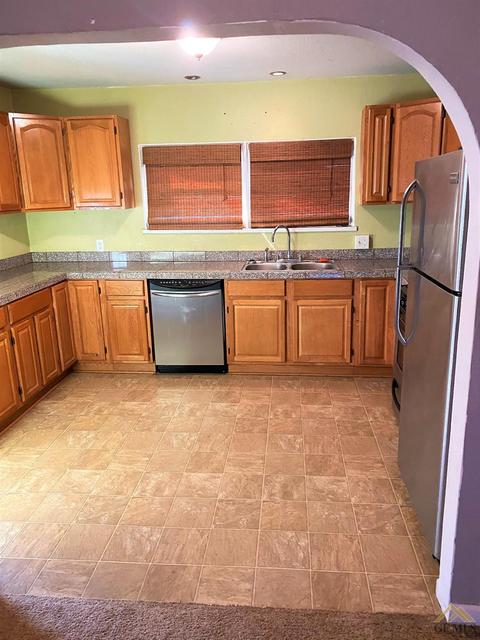 211 E St, Taft, CA 93268 photo 7
