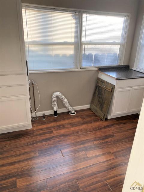 211 E St, Taft, CA 93268 photo 8
