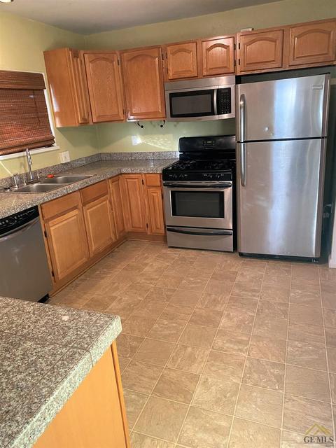 211 E St, Taft, CA 93268 photo 5