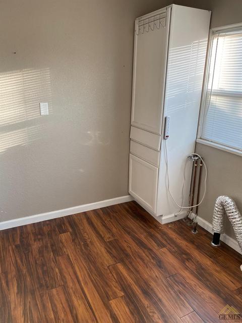 211 E St, Taft, CA 93268 photo 9
