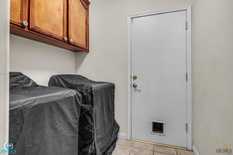 9806 Commodore Dr, Bakersfield, CA 93312 photo 13
