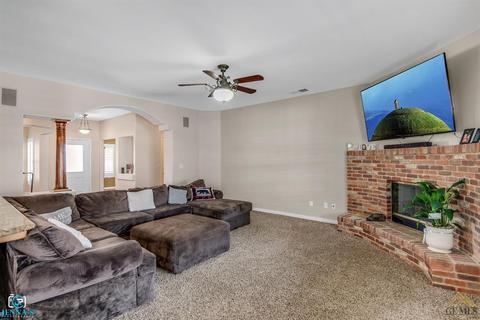 9806 Commodore Dr, Bakersfield, CA 93312 photo 9
