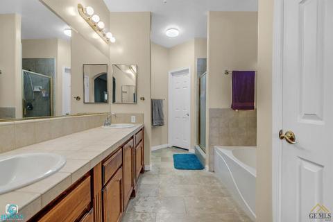 9806 Commodore Dr, Bakersfield, CA 93312 photo 17