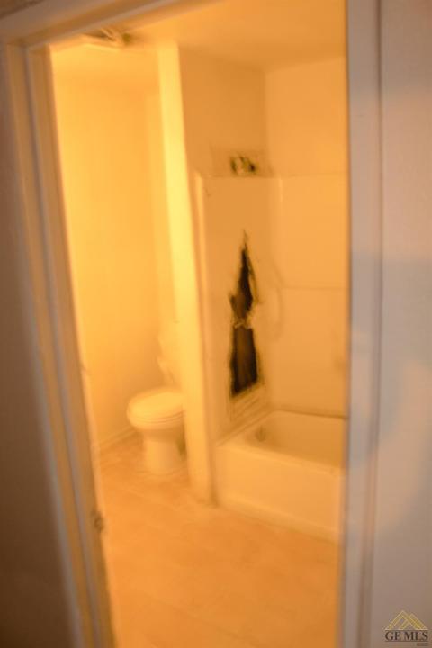 522 E 4th St, Bakersfield, CA 93307 photo 12