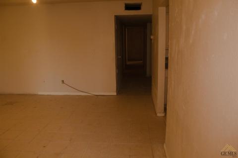 522 E 4th St, Bakersfield, CA 93307 photo 2