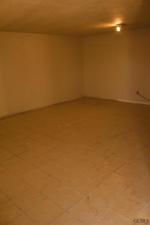 522 E 4th St, Bakersfield, CA 93307 photo 3