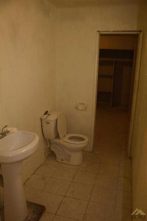 522 E 4th St, Bakersfield, CA 93307 photo 9