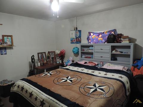 208 E St, Taft, CA 93268 photo 10
