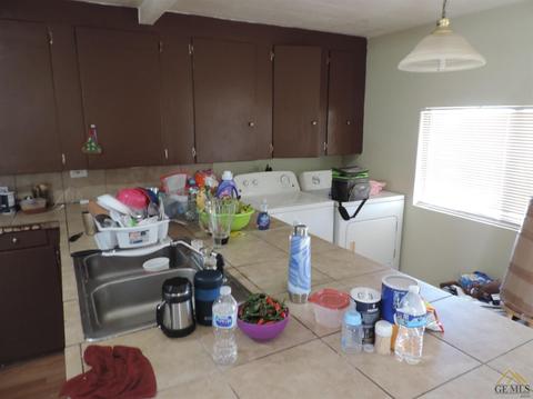 208 E St, Taft, CA 93268 photo 7