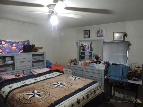 208 E St, Taft, CA 93268 photo 9