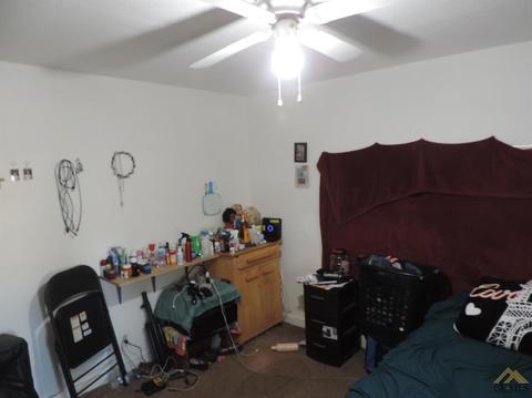 208 E St, Taft, CA 93268 photo 14
