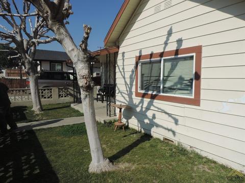 208 E St, Taft, CA 93268 photo 2