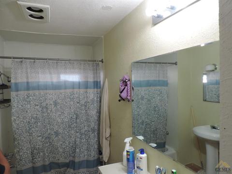 208 E St, Taft, CA 93268 photo 11