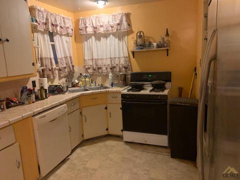 609 Pierce St, Taft, CA 93268 photo 2