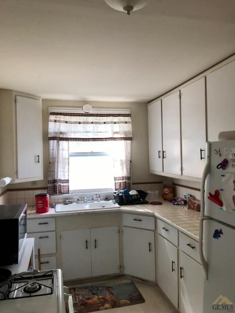 609 Pierce St, Taft, CA 93268 photo 10