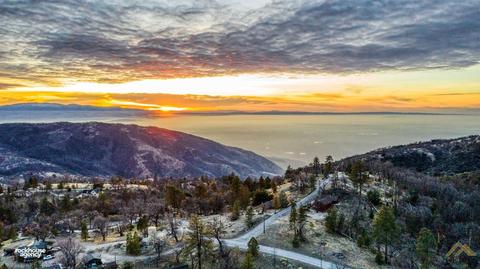 29141 Surrey Way, Tehachapi, CA 93561 photo 2