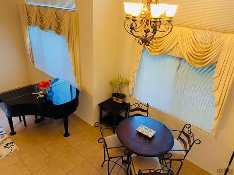 910 Crown Pointe Dr, Bakersfield, CA 93312 photo 6