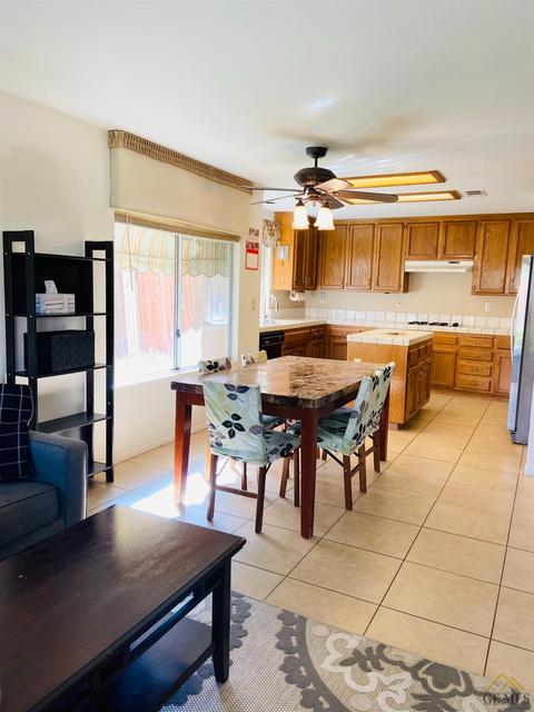 910 Crown Pointe Dr, Bakersfield, CA 93312 photo 12