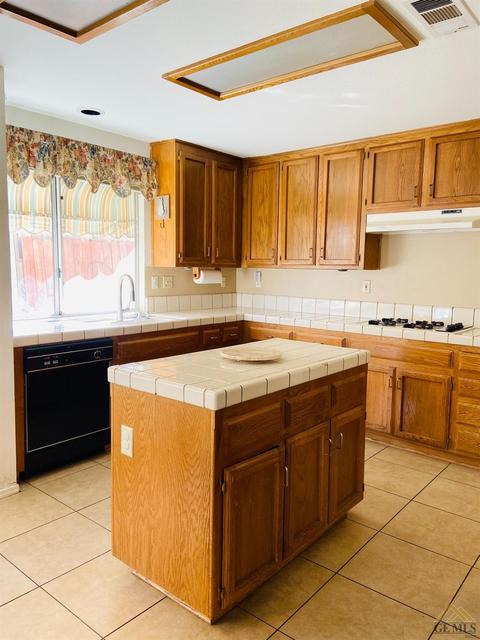 910 Crown Pointe Dr, Bakersfield, CA 93312 photo 14