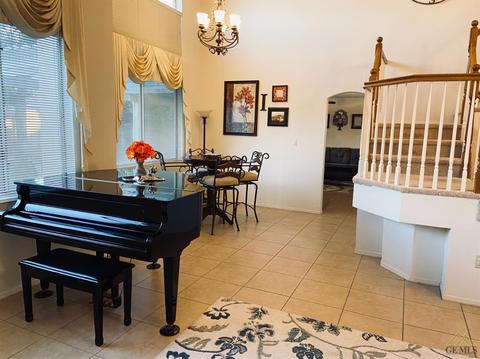 910 Crown Pointe Dr, Bakersfield, CA 93312 photo 8