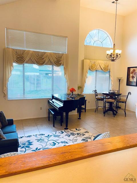 910 Crown Pointe Dr, Bakersfield, CA 93312 photo 5