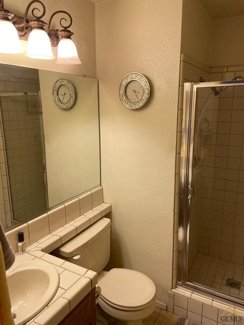910 Crown Pointe Dr, Bakersfield, CA 93312 photo 10