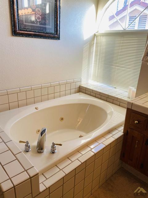 910 Crown Pointe Dr, Bakersfield, CA 93312 photo 21