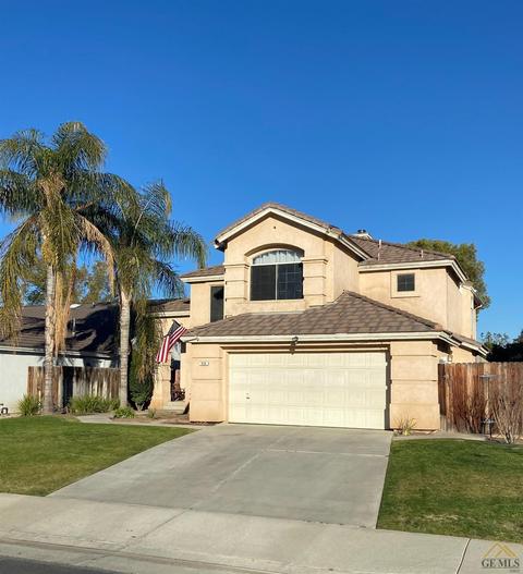 910 Crown Pointe Dr, Bakersfield, CA 93312 photo 2