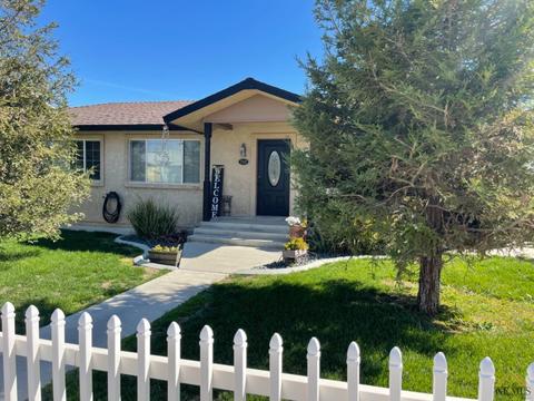 712 Pierce St, Taft, CA 93268 photo 2