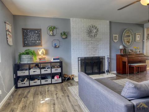 25901 Bear Valley Rd, Tehachapi, CA 93561 photo 5