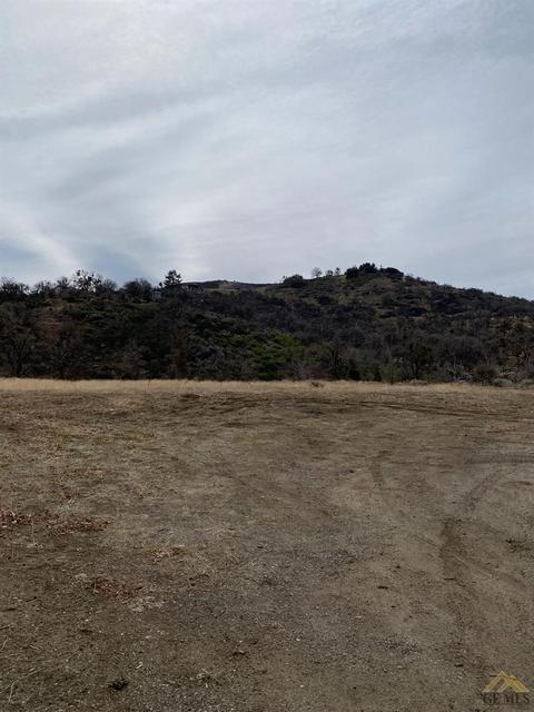 22065 Arosa St, Tehachapi, CA 93561 photo 2