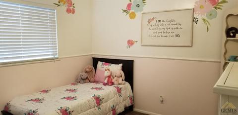 266 Walnut St, Shafter, CA 93263 photo 4