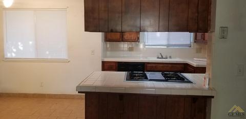 236 E Berkeley Ave, Tulare, CA 93274 photo 4