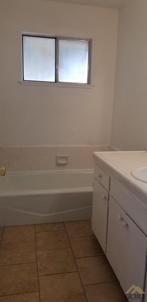 236 E Berkeley Ave, Tulare, CA 93274 photo 19