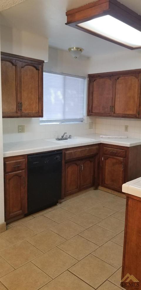 236 E Berkeley Ave, Tulare, CA 93274 photo 7