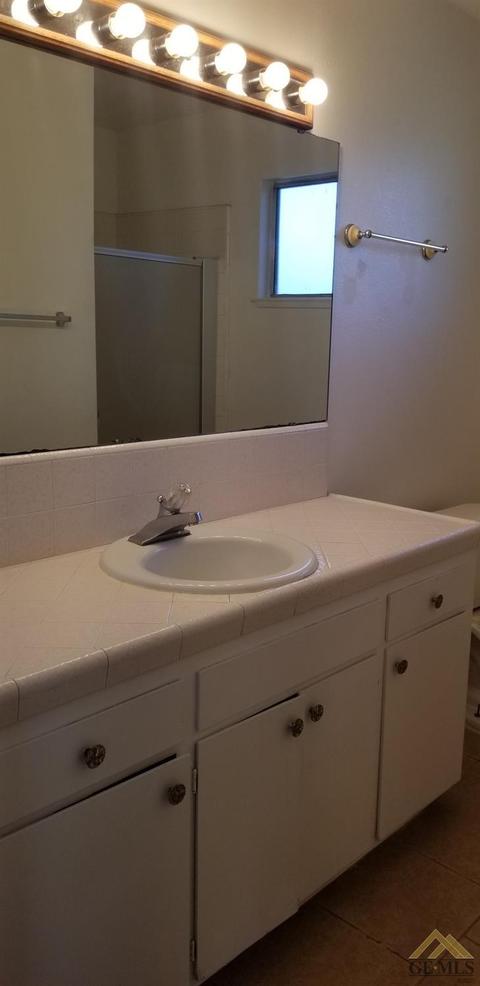 236 E Berkeley Ave, Tulare, CA 93274 photo 18