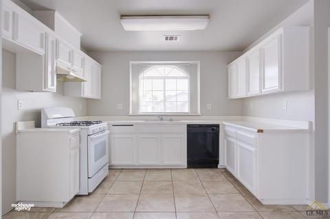1931 Spring Ave, Delano, CA 93215 photo 4