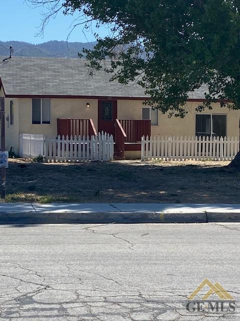 302 W C St, Tehachapi, CA 93561 photo 1