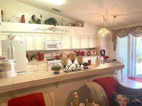 4220 Downpatrick Ct, Bakersfield, CA 93313 photo 8