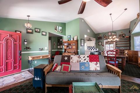 21401 Hacienda Dr, Tehachapi, CA 93561 photo 6