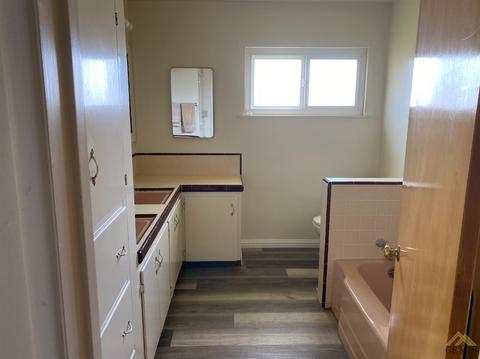 516 E C St, Tehachapi, CA 93561 photo 10