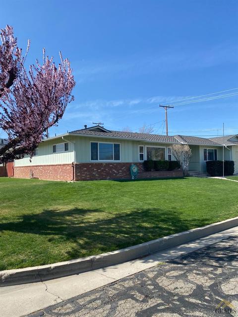 516 E C St, Tehachapi, CA 93561 photo 3