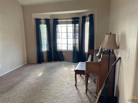 1012 Devonshire St, Bakersfield, CA 93312 photo 1