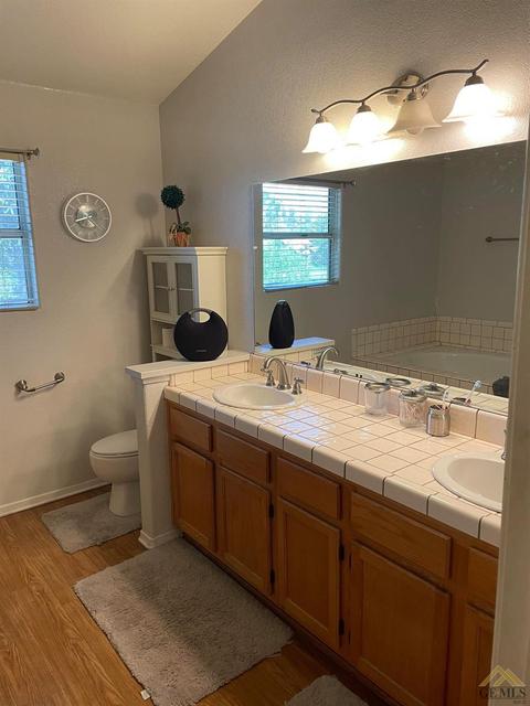 1012 Devonshire St, Bakersfield, CA 93312 photo 9