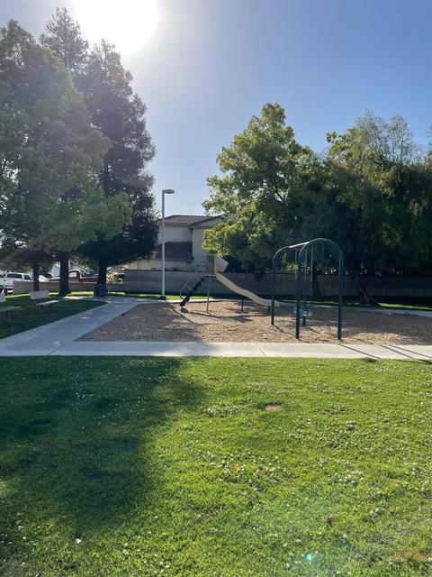 1012 Devonshire St, Bakersfield, CA 93312 photo 7