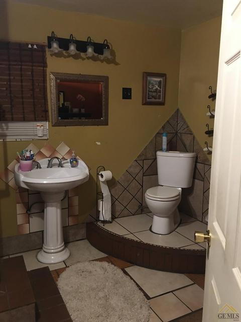 500 Vine, Bakersfield, CA 93307 photo 8