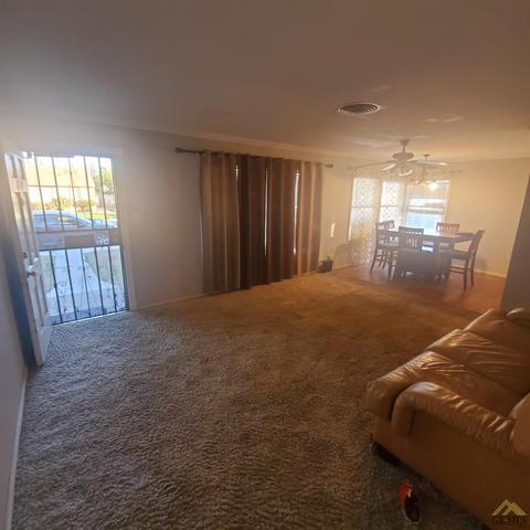 137 U St, Bakersfield, CA 93304 photo 3