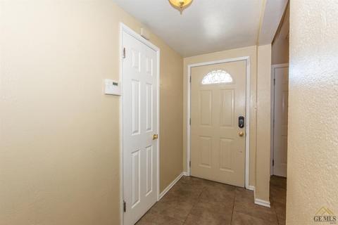 277 Elm St, Shafter, CA 93263 photo 3